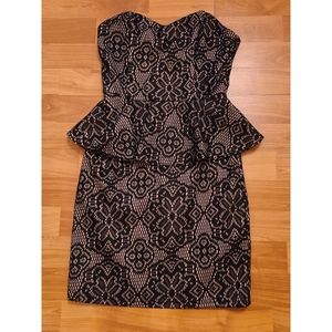 🆕️ Strapless Peplum Black and Beige Lace Dress